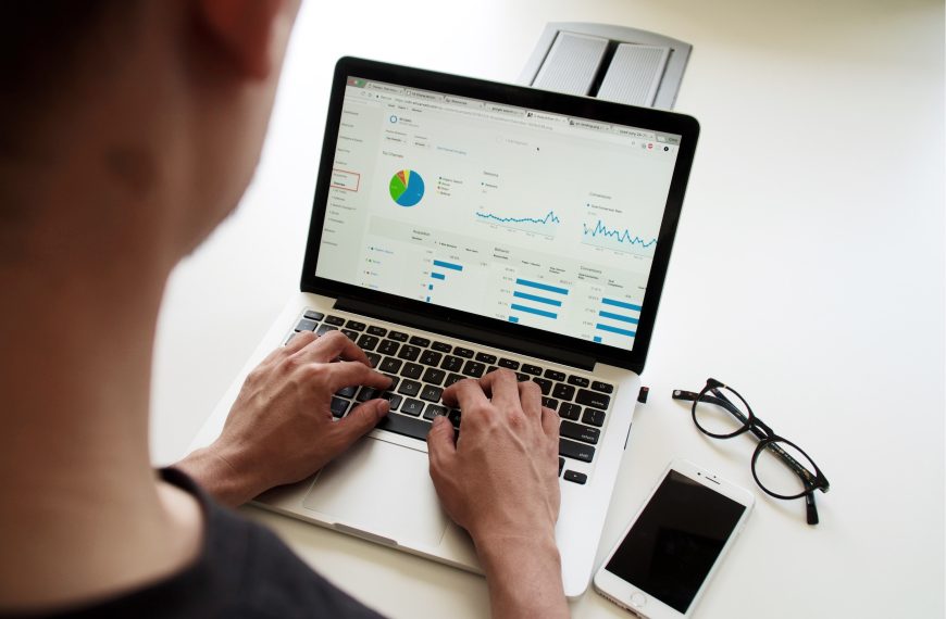 Como otimizar o funil de vendas para melhorar a conversão de leads em clientes