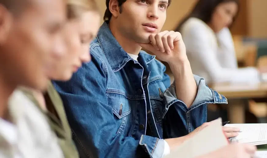 Desafios e Oportunidades na Transição do Ensino Superior para a Vida Profissional