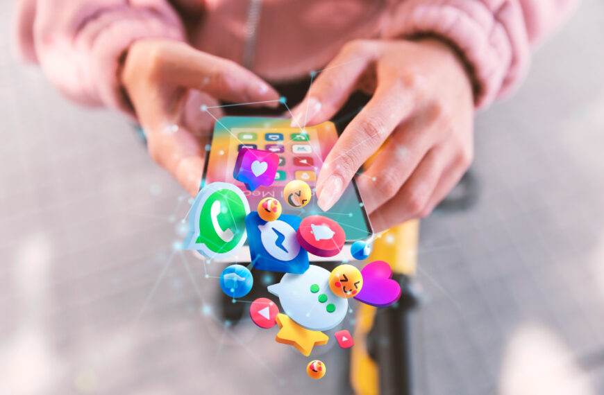 Quais são as principais funções de um social media?