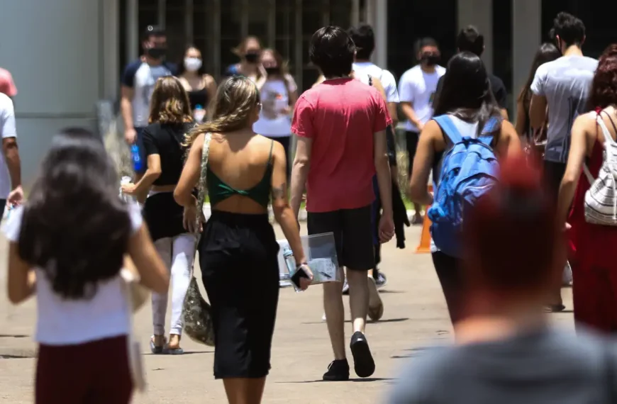 Educação Preparada para o Futuro: Adaptando Programas Universitários para Atender às Demandas da Força de Trabalho de Amanhã